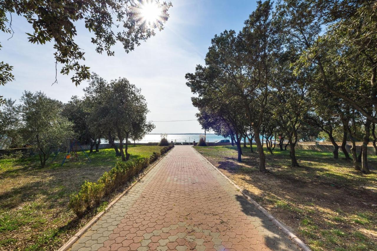 Apartments By The Sea Vrsi - Mulo, Zadar - 5951 외부 사진